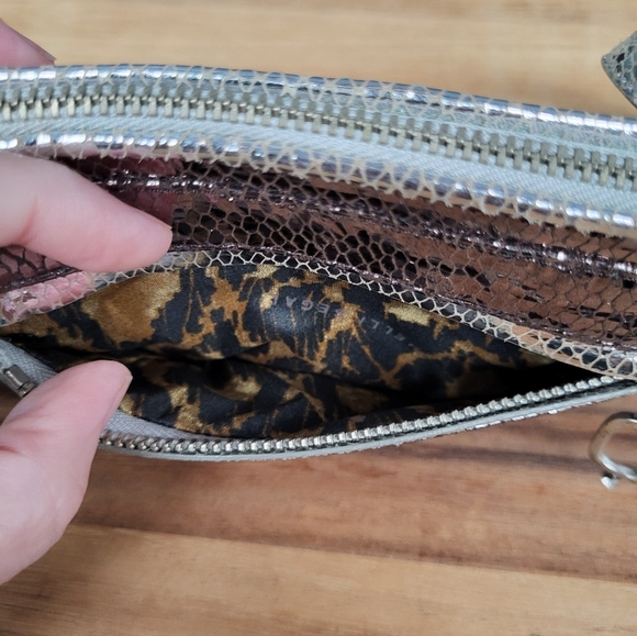 Laundry By Shelli Segal Metallic Silver Snakeskin Wristlet, 9.5×4 - Picture 4 of 15